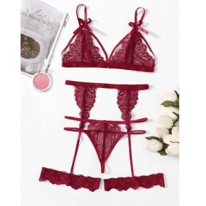 lencería en color burdeos/rojo intenso
