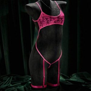 Body lencero rosa con ligueros