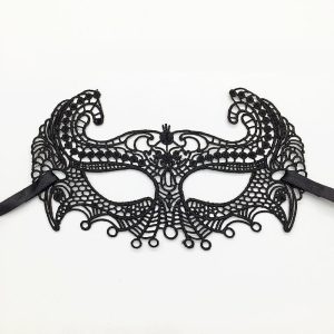 Antifaz negro de encaje con diseño elegante