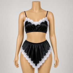 Pijama Satinada Negra con Encaje