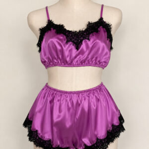 Pijama Satín Morado con Encaje