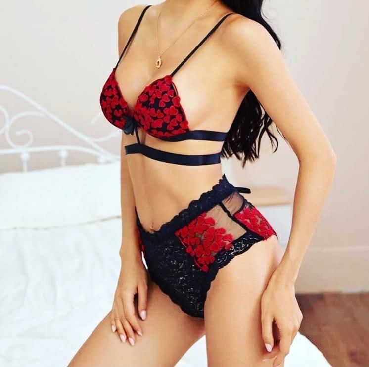 Conjunto de lencería rojo y negro - Imagen 3